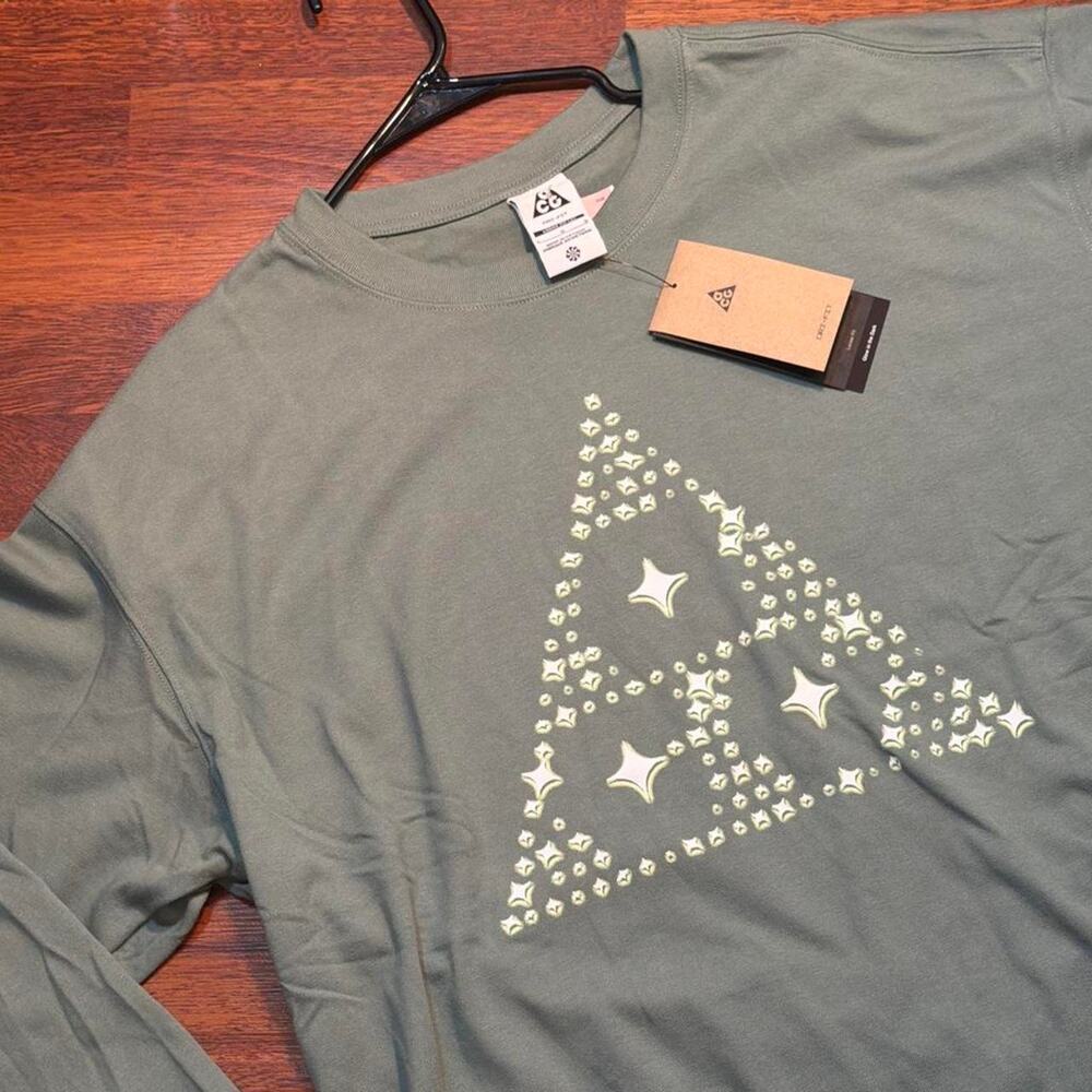 Nike ACG Dark Sky Star Graphic Loose Fit Long - Sleeve Shirt Large